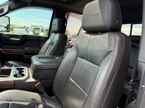 Used 2020 Chevrolet Silverado 1500 High Country w/ Technology Package AWD/4WD image 31