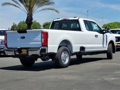 New 2025 Ford F250 XLT image 4