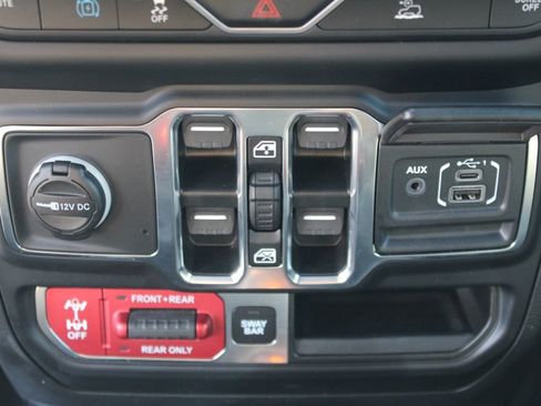 Used 2023 Jeep Wrangler Unlimited Rubicon 4xe image 32