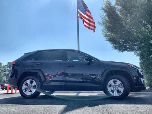 Used 2021 Toyota RAV4 XLE FWD image 9
