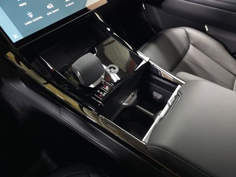 Used 2024 Land Rover Range Rover Sport SE image 33