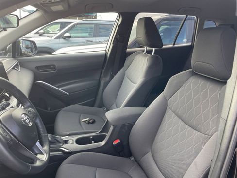 Used 2025 Toyota Corolla Cross LE image 35