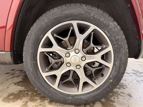 Used 2018 Jeep Grand Cherokee Limited image 13