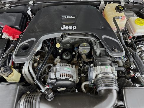 Used 2020 Jeep Wrangler Sport AWD/4WD image 33