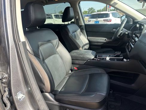 Used 2024 Nissan Pathfinder SL AWD/4WD image 26