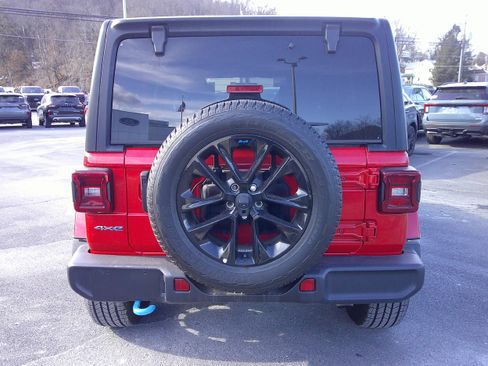 Used 2022 Jeep Wrangler Unlimited Sahara image 4