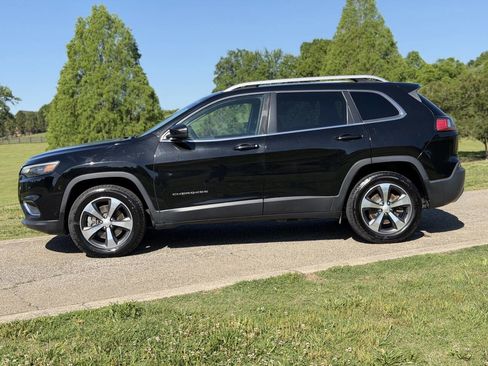 Used 2019 Jeep Cherokee Limited AWD/4WD image 3