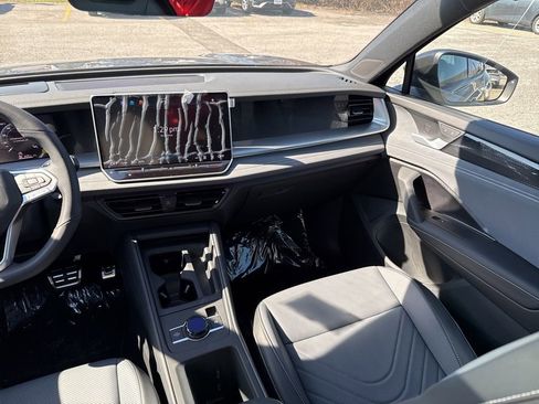 New 2026 Volkswagen Tiguan SE R-Line AWD/4WD image 12