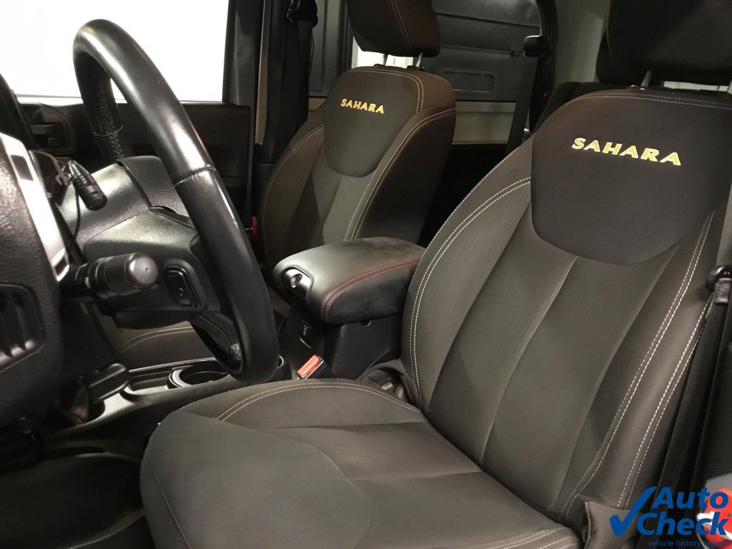 Used 2015 Jeep Wrangler Sahara w/ Connectivity Group AWD/4WD image 27