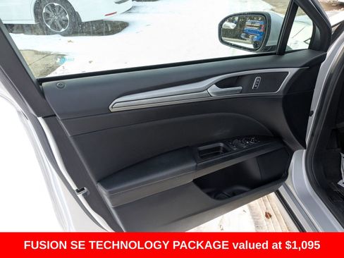 Used 2018 Ford Fusion SE w/ Fusion SE Technology Package image 24