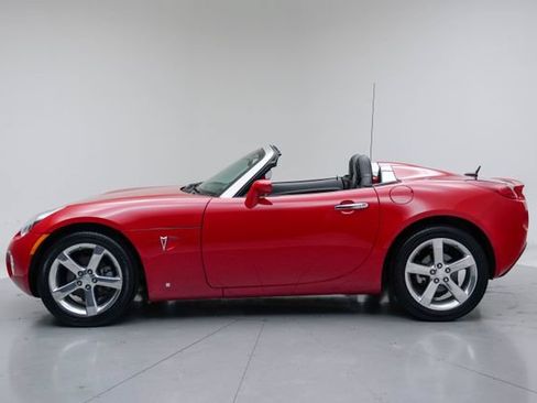 Used 2008 Pontiac Solstice Convertible w/ Premium Package RWD image 2