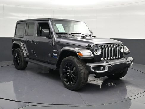Used 2021 Jeep Wrangler Unlimited Sahara w/ Cold Weather Group AWD/4WD image 5