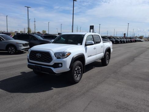 Used 2023 Toyota Tacoma TRD Off-Road w/ Technology Package AWD/4WD image 3