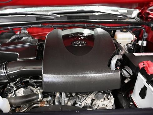 Used 2018 Toyota Tacoma TRD Off-Road image 30