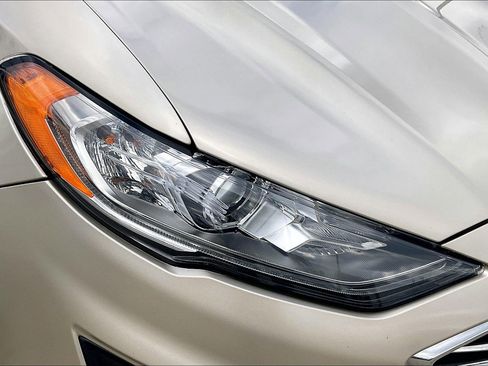 Used 2019 Ford Fusion SE image 27