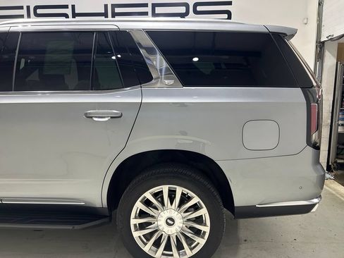 Used 2023 Cadillac Escalade Premium Luxury AWD/4WD image 4