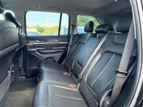 Used 2023 Jeep Grand Cherokee Limited w/ Black Appearance Package AWD/4WD image 24