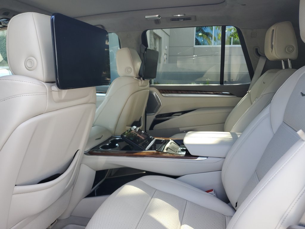 Used 2025 Cadillac Escalade Sport Platinum AWD/4WD image 17
