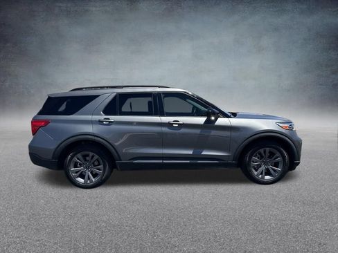 Used 2023 Ford Explorer XLT w/ Equipment Group 202A RWD image 2