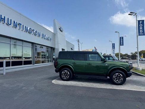 Used 2025 Ford Bronco Outer Banks AWD/4WD image 3