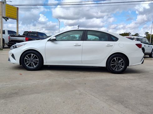 Used 2023 Kia Forte LXS image 3