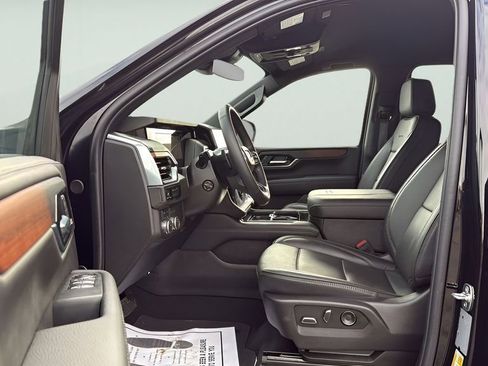 Used 2025 GMC Yukon XL Denali image 29