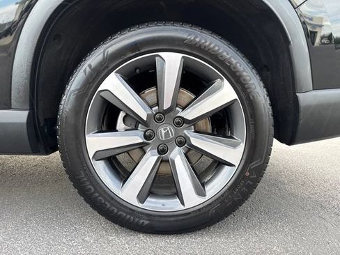 Used 2024 Honda Pilot Touring image 11