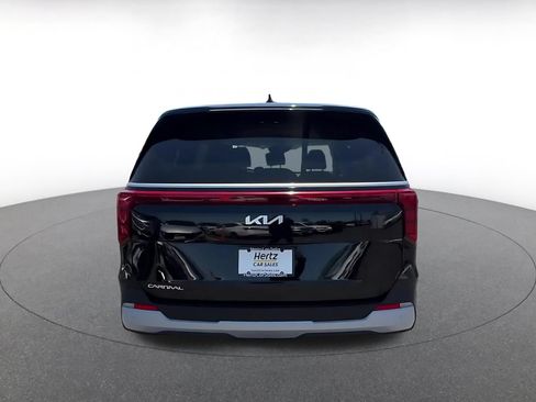 Used 2026 Kia Carnival FWD image 12