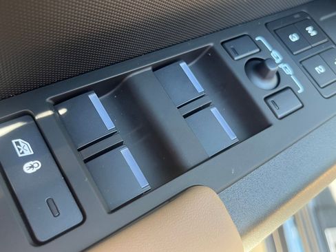 New 2026 Land Rover Defender 110 V8 image 31