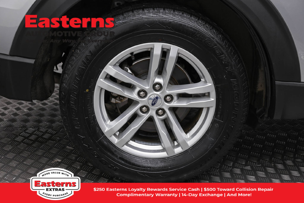 Used 2023 Ford Explorer XLT AWD/4WD image 32