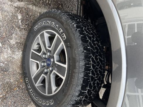 Used 2017 Ford F150 XLT w/ Equipment Group 302A Luxury image 16