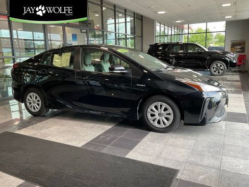 Used 2022 Toyota Prius LE FWD image 1