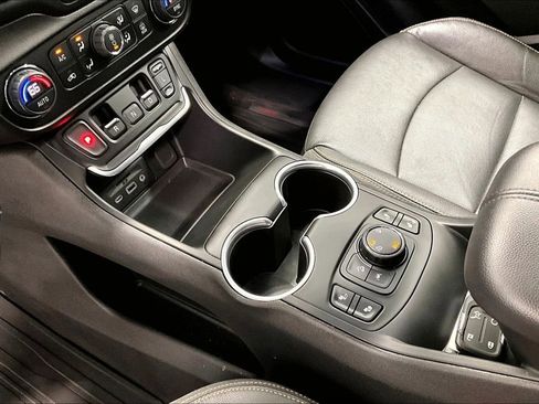 Used 2020 GMC Terrain SLT w/ Preferred Package image 17