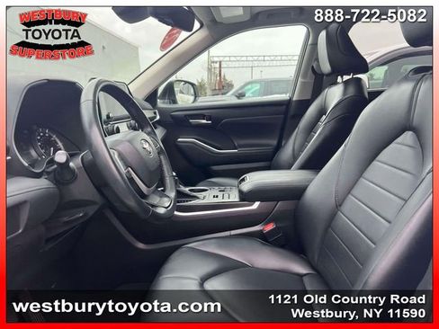 Used 2023 Toyota Highlander XLE image 19