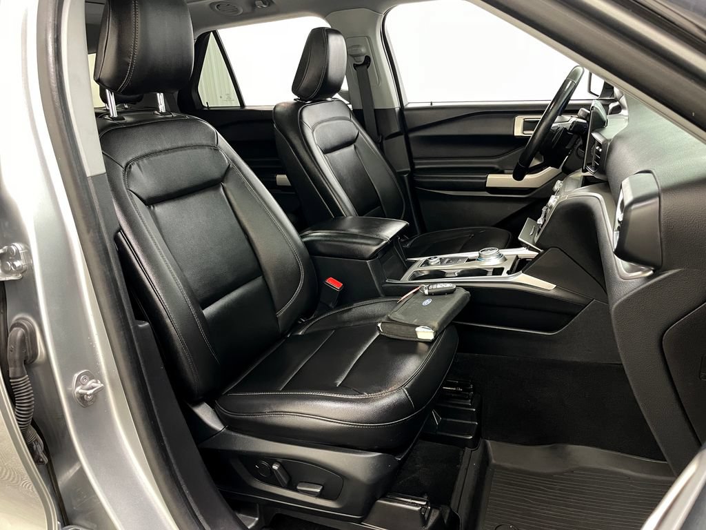 Used 2020 Ford Explorer XLT w/ Equipment Group 202A AWD/4WD image 41