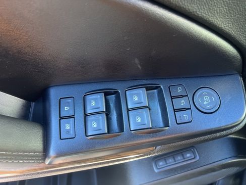 Used 2019 GMC Yukon XL Denali image 16