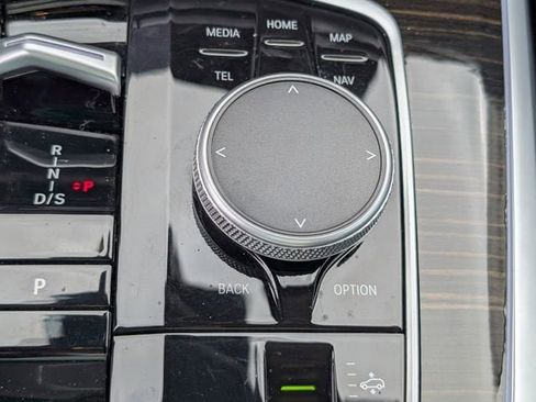 Used 2025 BMW X7 xDrive40i w/ Premium Package image 18