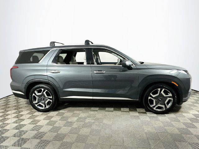 Used 2024 Hyundai Palisade Limited FWD image 2
