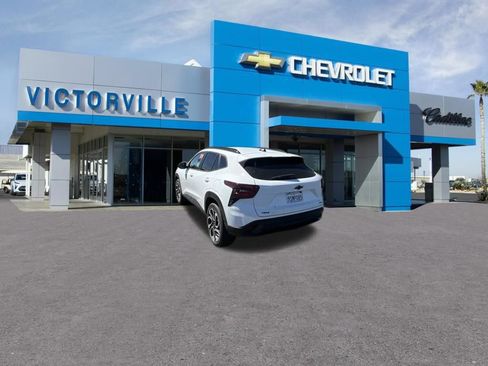 Certified 2025 Chevrolet Trax RS w/ Driver Confidence Package FWD image 8