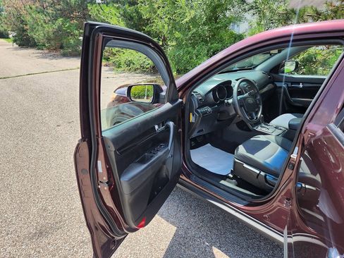 Used 2013 Kia Sorento LX FWD image 14