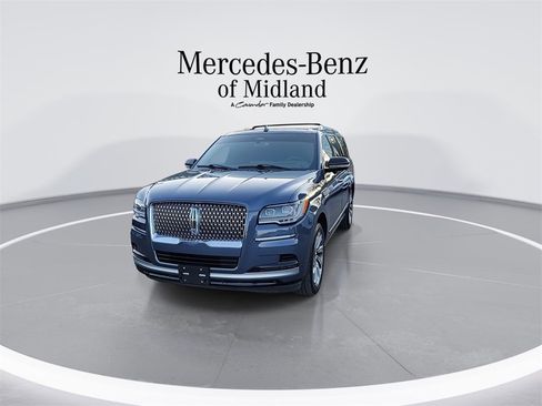 Used 2022 Lincoln Navigator L Reserve image 3