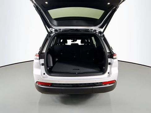 New 2025 Jeep Grand Cherokee Laredo image 25