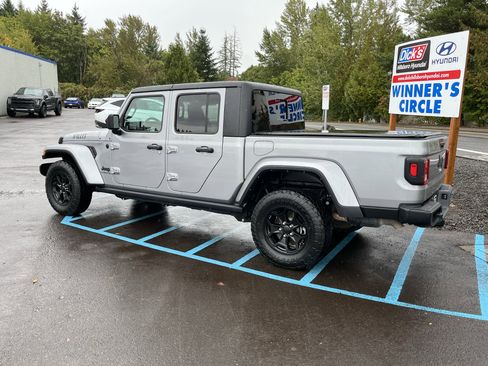 Used 2021 Jeep Gladiator Willys image 3