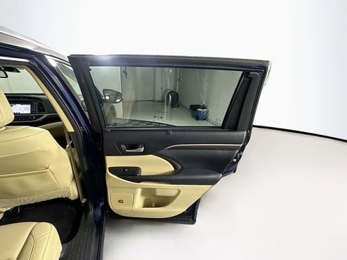 Used 2015 Toyota Highlander Limited Platinum image 33