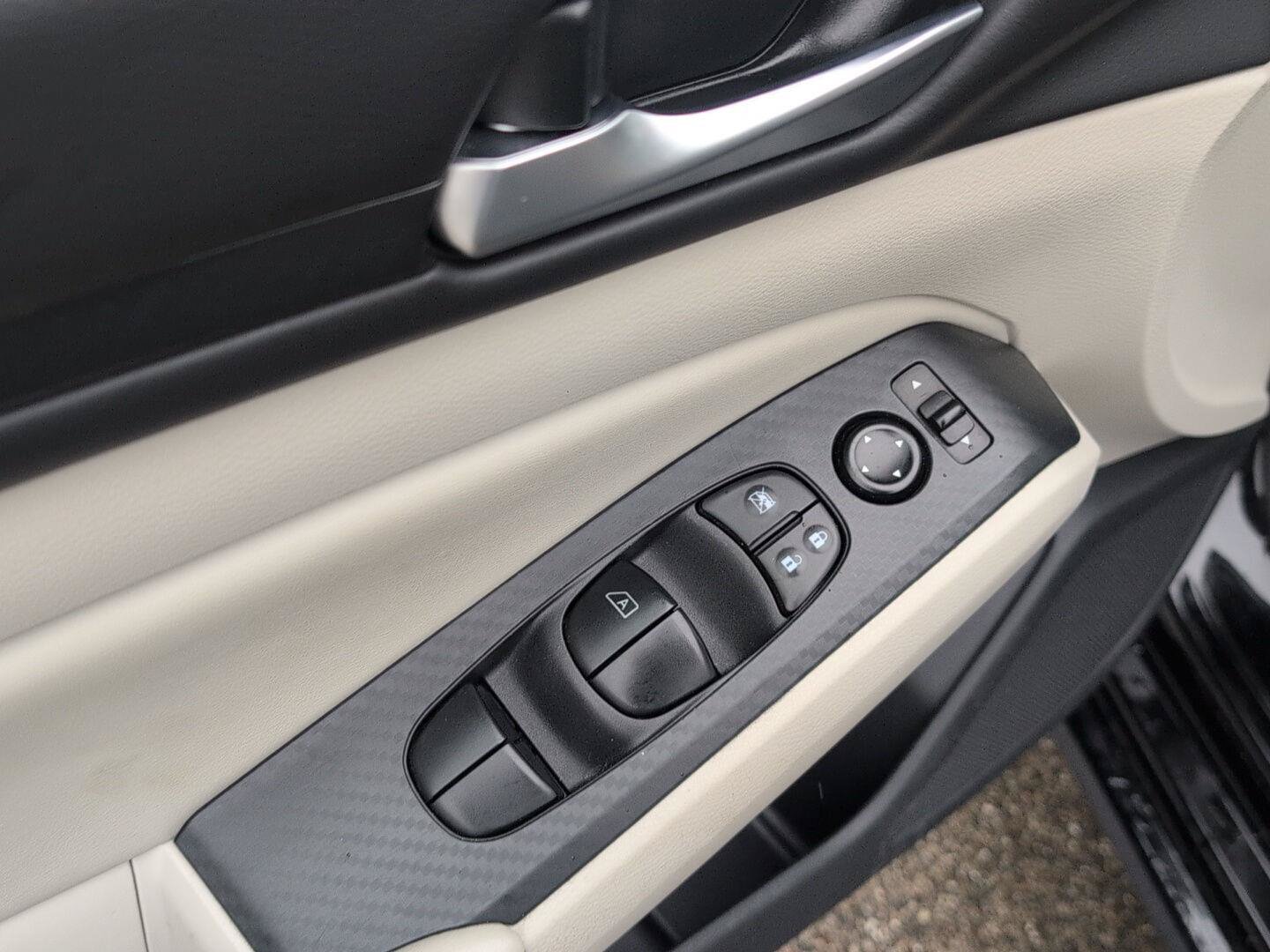 Used 2025 Nissan Altima 2.5 SV FWD image 16