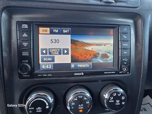 Used 2011 Dodge Challenger SE image 15