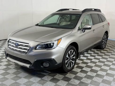 Used 2017 Subaru Outback 2.5i Limited image 2