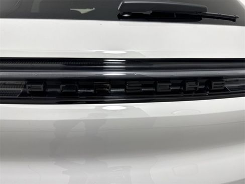 Certified 2025 Porsche Cayenne E-Hybrid image 19