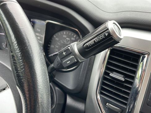 Used 2019 Nissan Titan SV AWD/4WD image 9