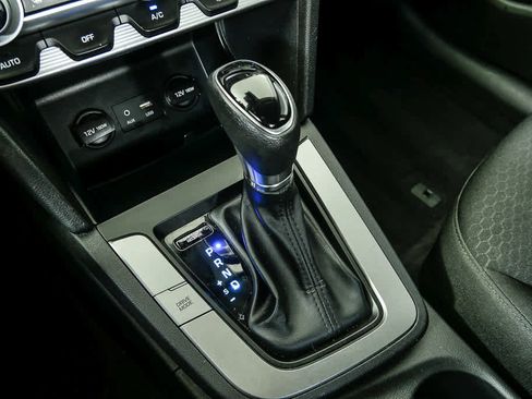 Used 2020 Hyundai Elantra SE w/ Cargo Package (C1) FWD image 15